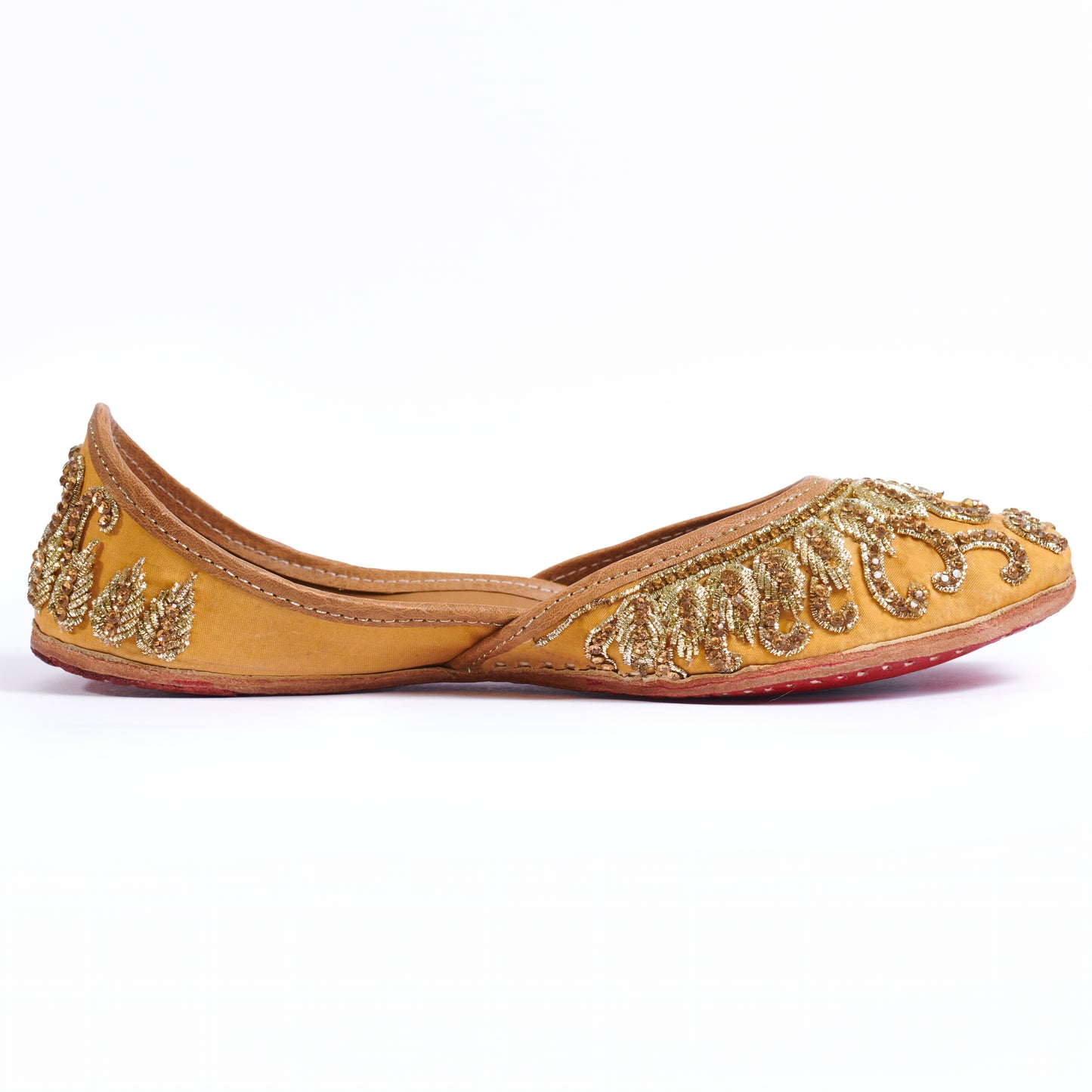 RAVIS Women’s Golden Embroidered Jutti