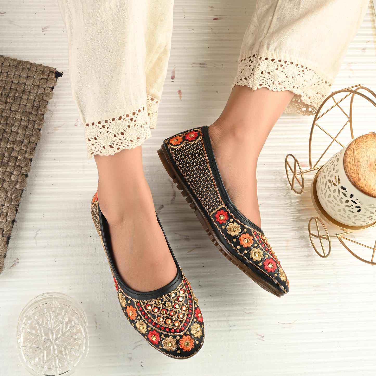 Ravis Embroidered Ethnic Flat Jutti – Traditional Floral Design for Women