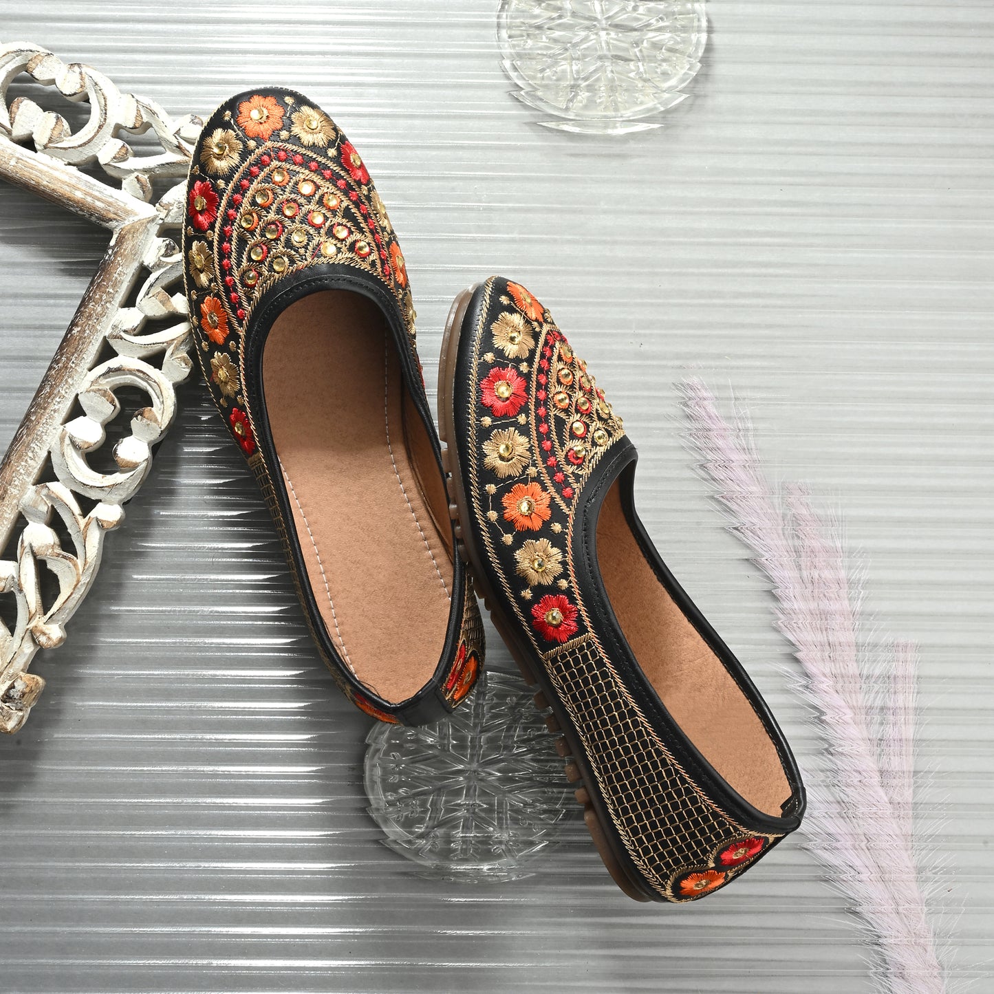 Ravis Embroidered Ethnic Flat Jutti – Traditional Floral Design for Women