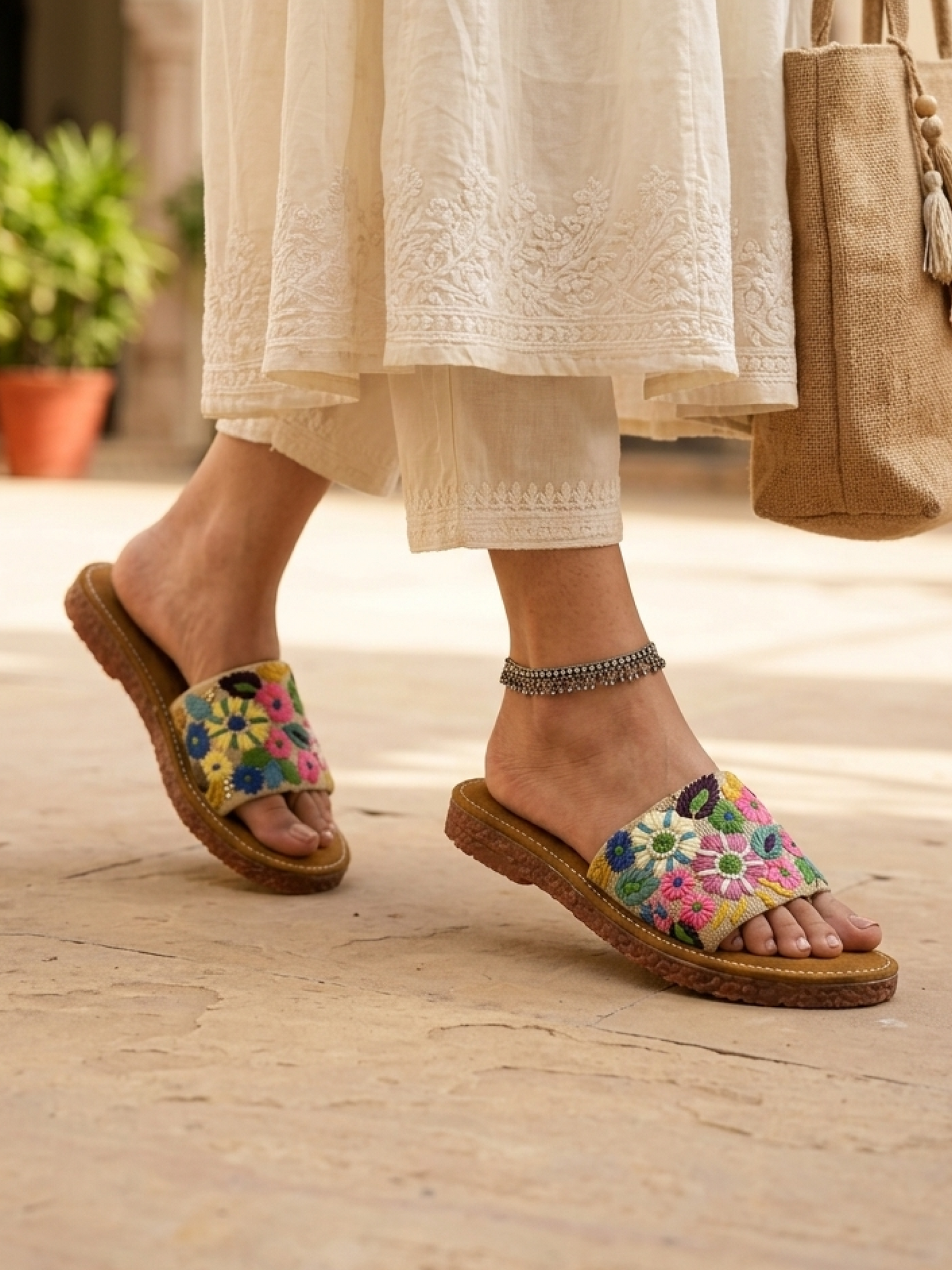 Lifestyle 02 | Toe-Ring Sliders