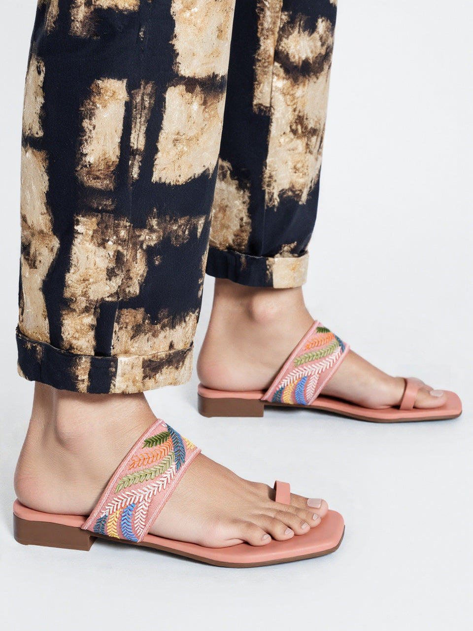 RAVIS women's ethnic toe-ring flats with colorful embroidery
