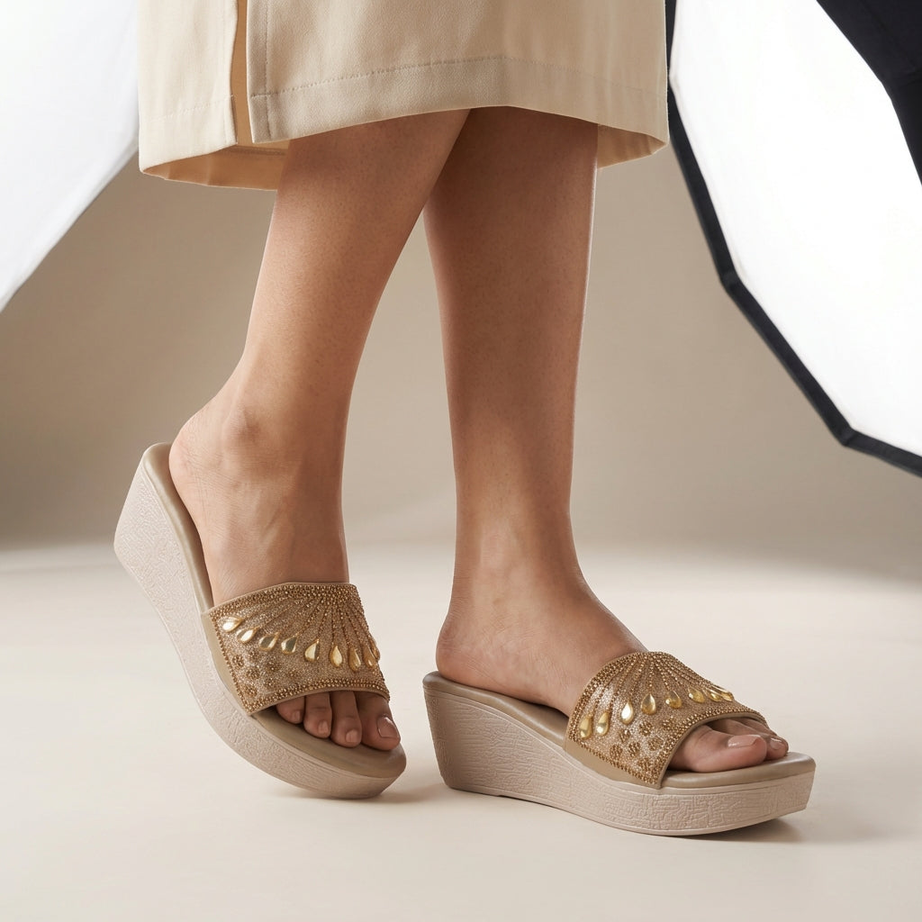 Beige model | Festive
