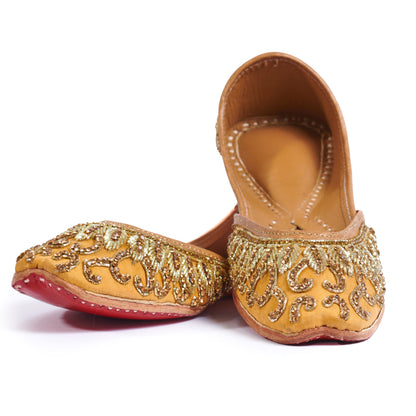 RAVIS Women’s Golden Embroidered Jutti