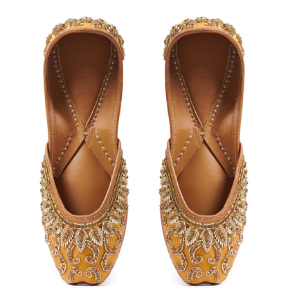 RAVIS Women’s Golden Embroidered Jutti