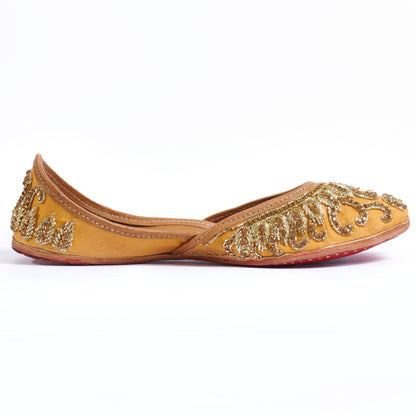 RAVIS Women’s Golden Embroidered Jutti