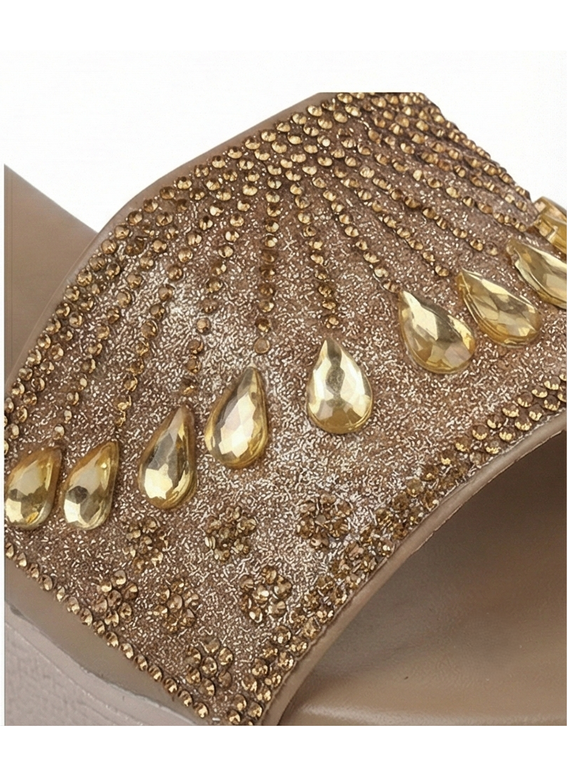 Beige close | Festive