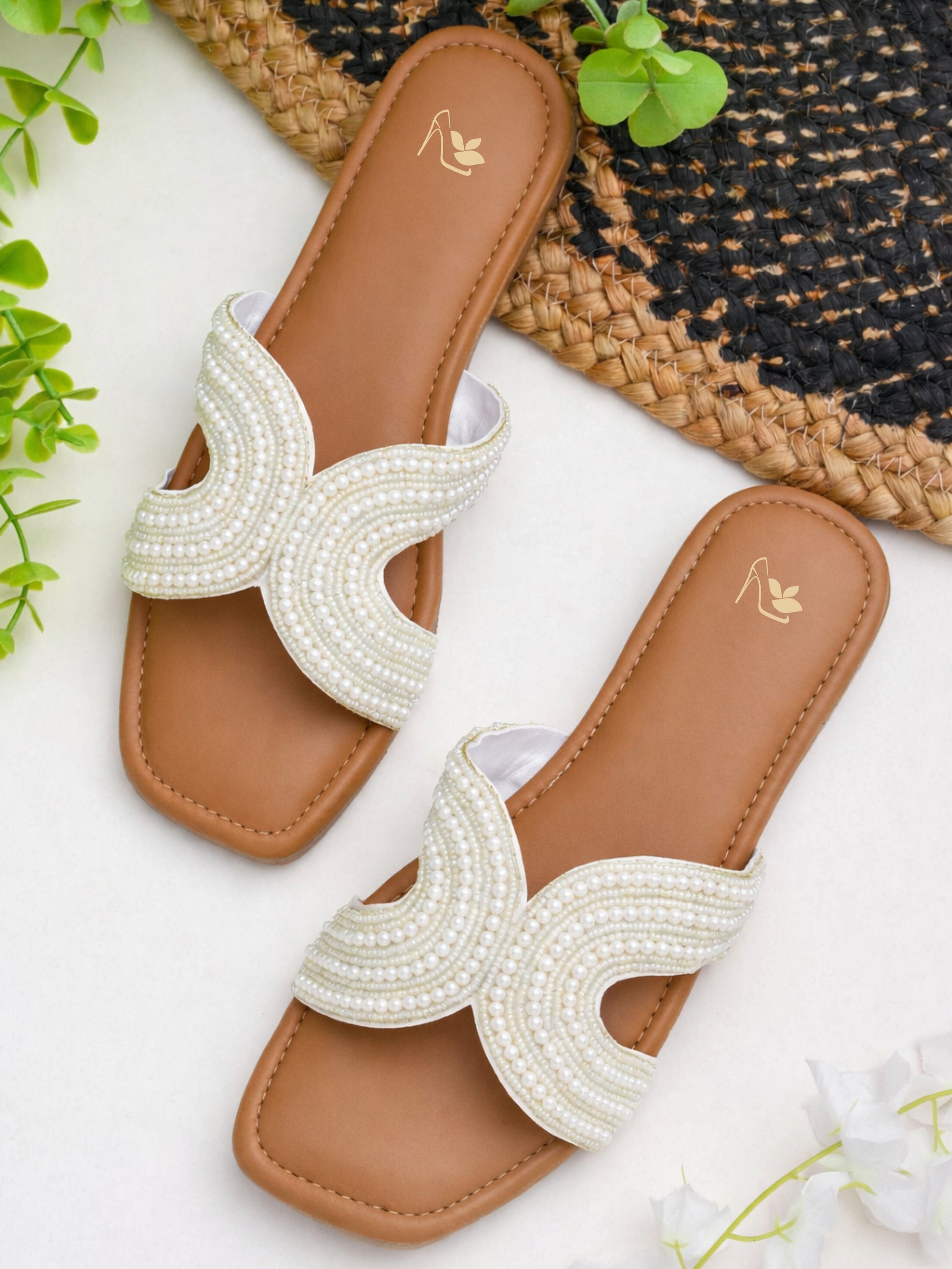 White Ravis White Sheshell Moti Beach Vibes Slipper for women - product view 3